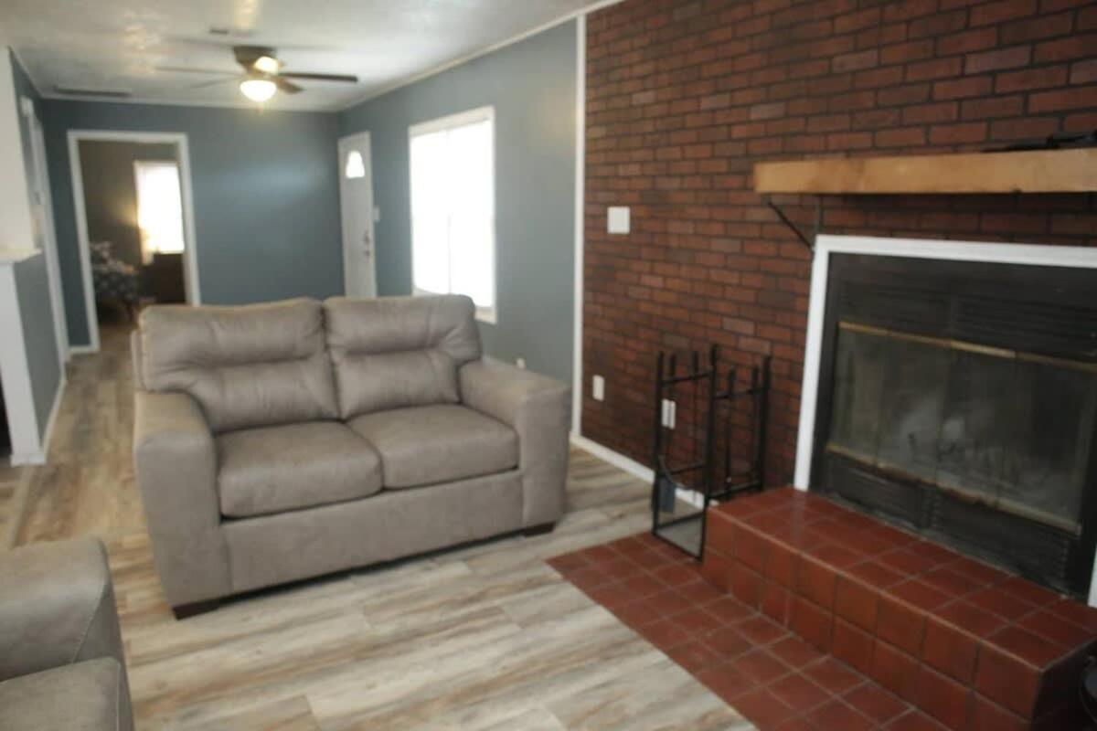 1 Bedroom With A Fireplace Close To Base ลอว์ตัน ภายนอก รูปภาพ